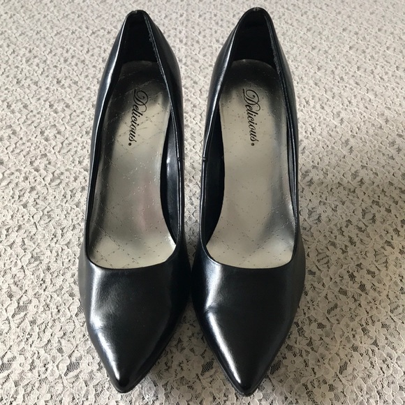 ❗️SOLD❗️ Black Pumps - Picture 3 of 7